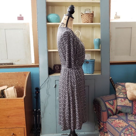 Motherhood Maternity Nursing Dress - Picture 2 of 6